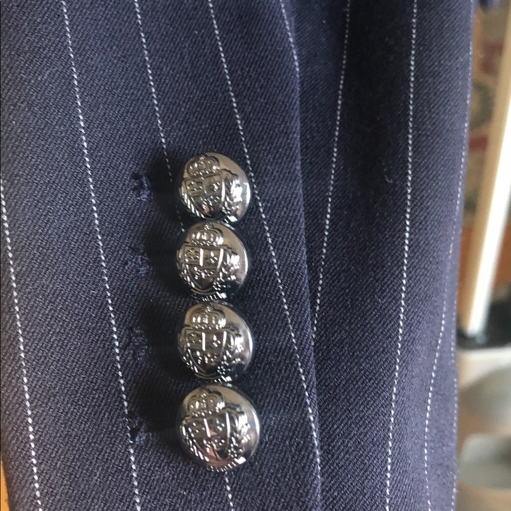 Express Suit - Picture 5 of 11